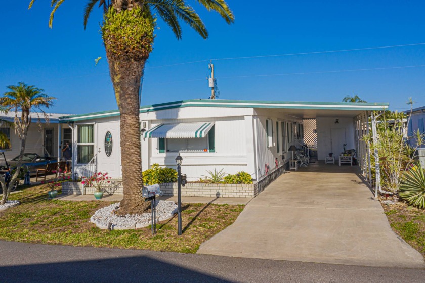 Come relax and enjoy this beautiful turnkey home in lovely Old - Beach Home for sale in North Fort Myers, Florida on Beachhouse.com