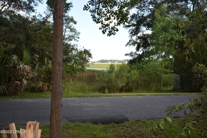 Nice large building lot available in Pleasant Point Plantation - Beach Lot for sale in Beaufort, South Carolina on Beachhouse.com