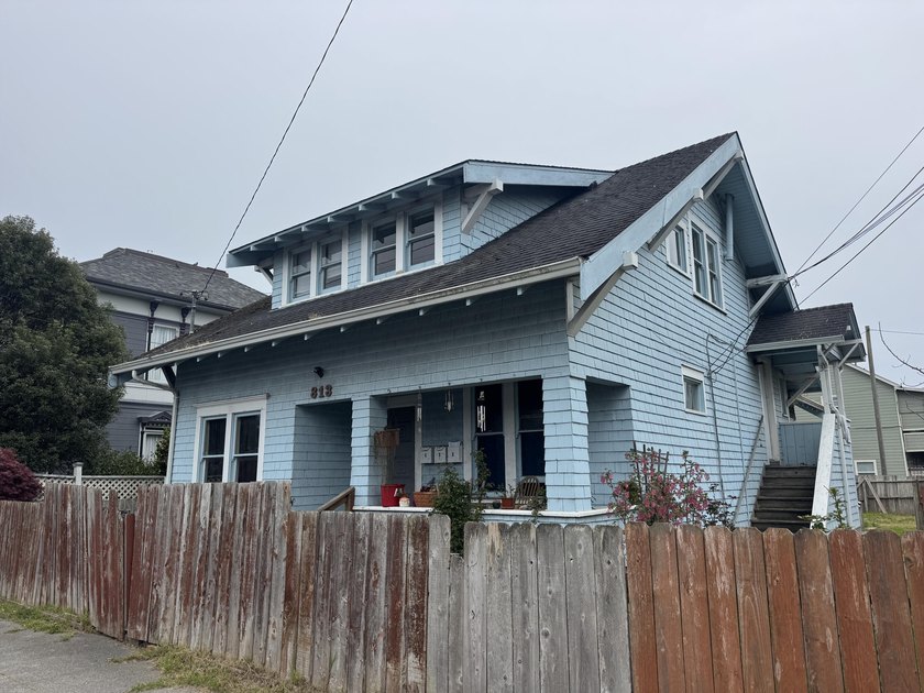 Excellent opportunity to own a triplex just minutes from - Beach Home for sale in Eureka, California on Beachhouse.com