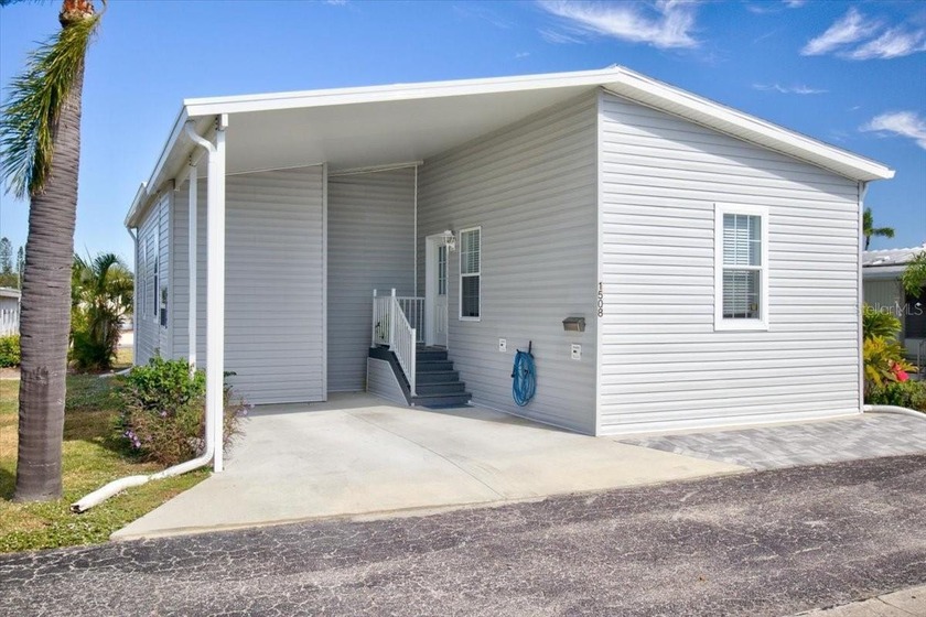 Welcome to Bradenton Tropical Palms, one of the Gulf Coast's - Beach Home for sale in Bradenton, Florida on Beachhouse.com