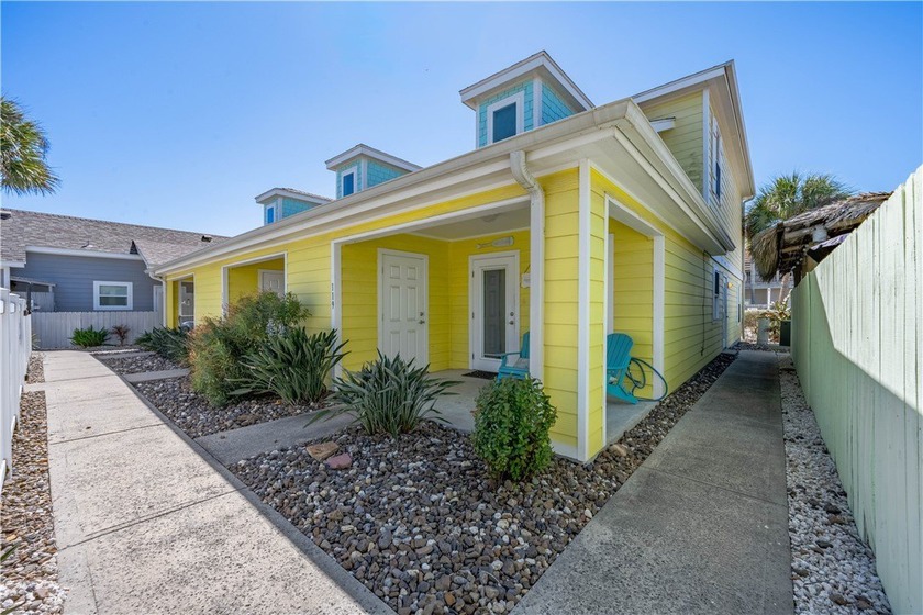 3 bedroom/2 bath dual-level townhome in The Cottages at Pirates - Beach Townhome/Townhouse for sale in Port Aransas, Texas on Beachhouse.com