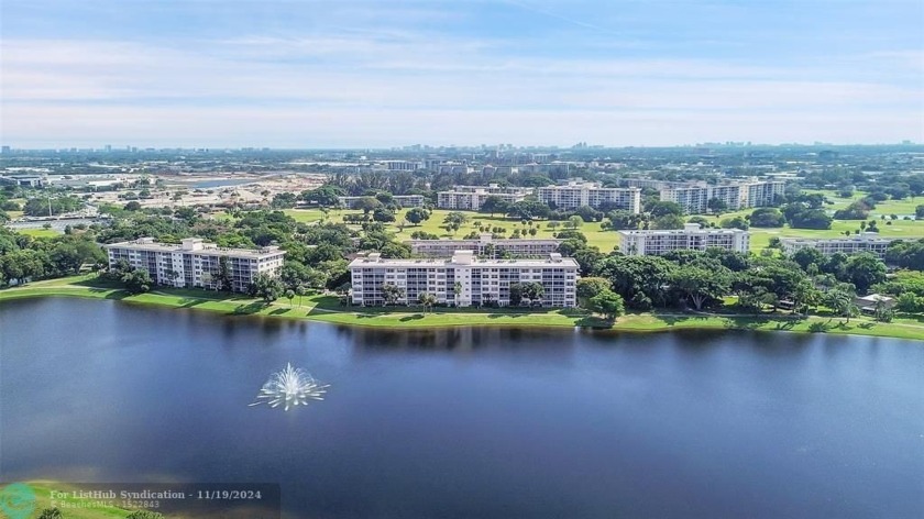 Large 1 bedroom 1 bath condo with beautiful lake and golf course - Beach Condo for sale in Pompano Beach, Florida on Beachhouse.com