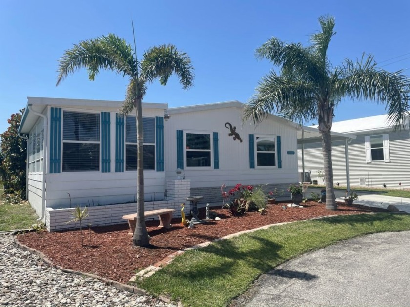 PRICED TO SELL!! This beautifully renovated 2-bedroom - Beach Home for sale in Venice, Florida on Beachhouse.com