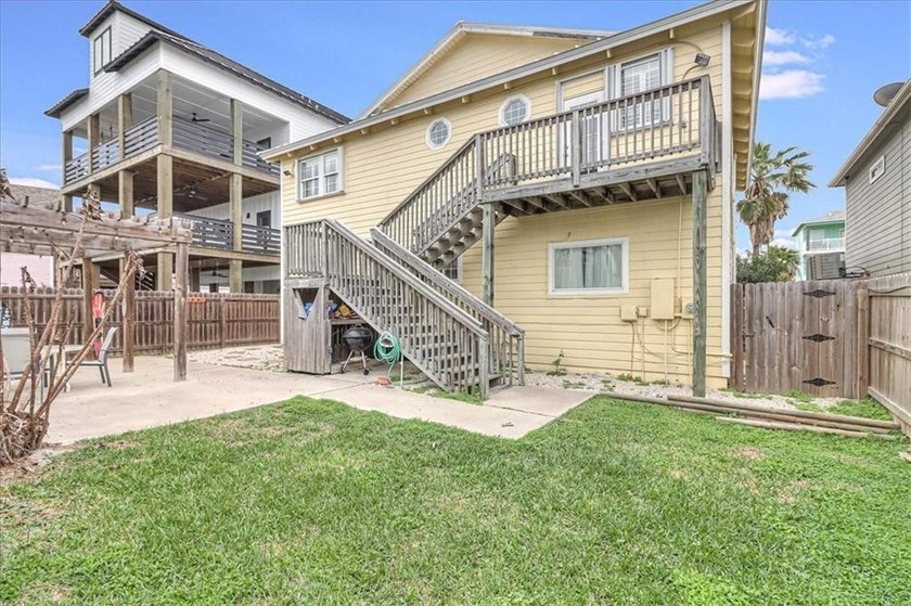 Welcome to your ultimate beachside retreat! This 4-bdrm, 3 - Beach Home for sale in Port Aransas, Texas on Beachhouse.com