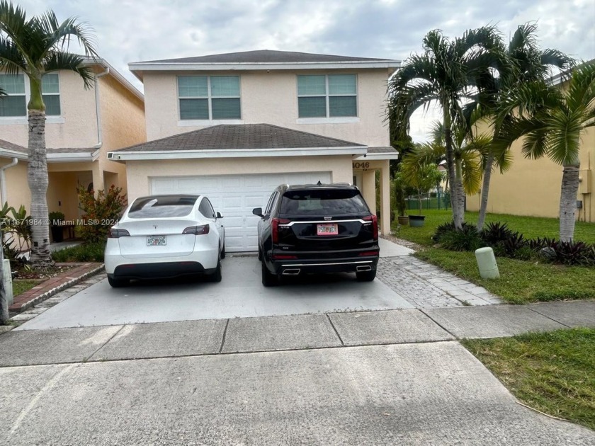 Discover this serene 3-bedroom, 2.5-bathroom home with a - Beach Townhome/Townhouse for sale in Deerfield Beach, Florida on Beachhouse.com