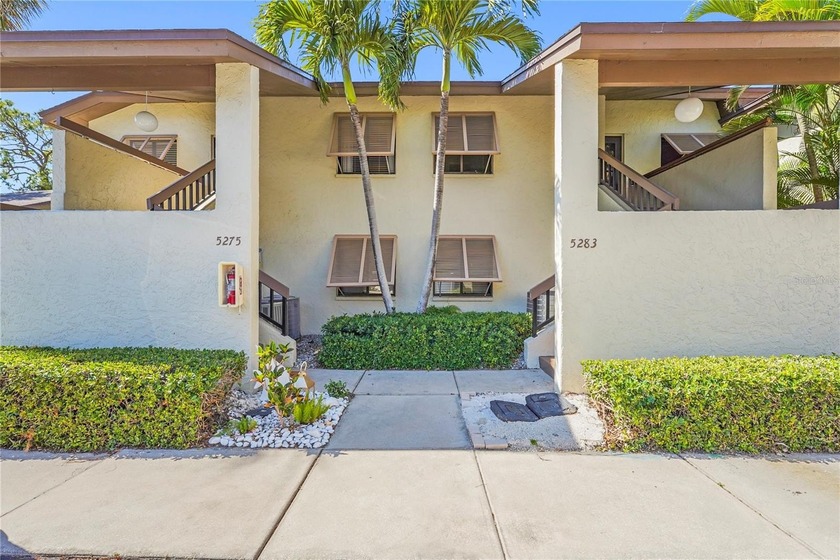 WOW Look NO FURTHER!!! FULLY RENOVATED END UNIT 2 Bed/2 Bath and - Beach Condo for sale in Sarasota, Florida on Beachhouse.com
