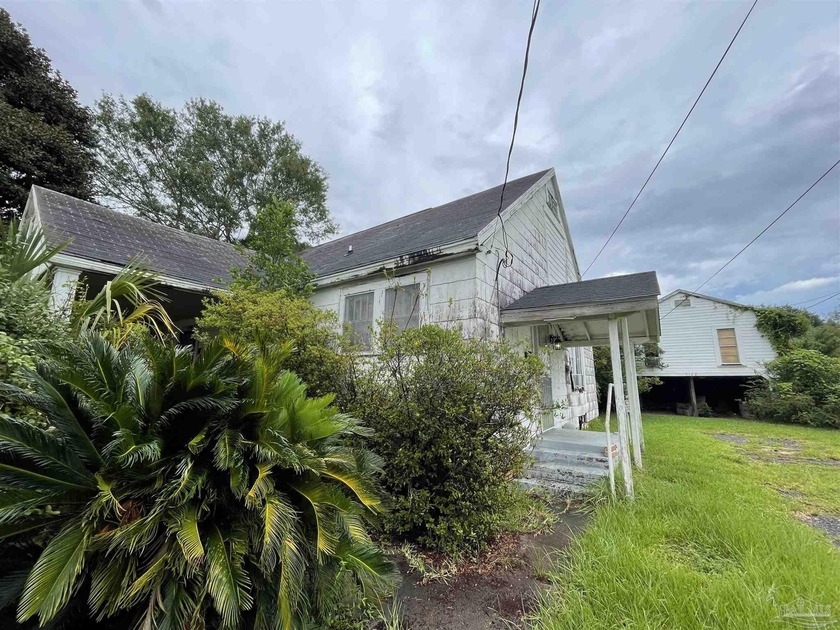 Historic 1940 Home with Guest Apartment in the Heart of Downtown - Beach Home for sale in Milton, Florida on Beachhouse.com