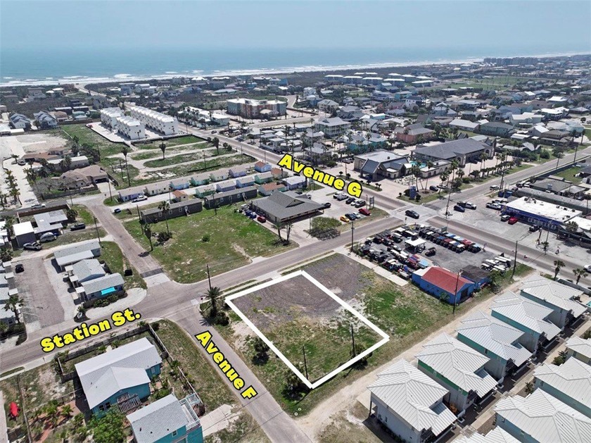 The prime location of this 10,625 square foot lot is enhanced by - Beach Lot for sale in Port Aransas, Texas on Beachhouse.com