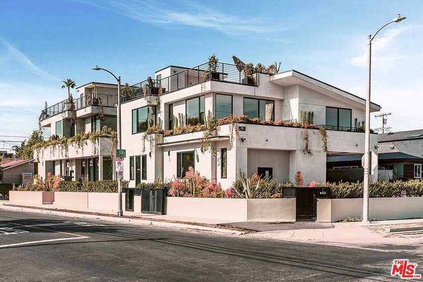 This newly built architectural home is set on a prime corner in - Beach Home for sale in Venice, California on Beachhouse.com