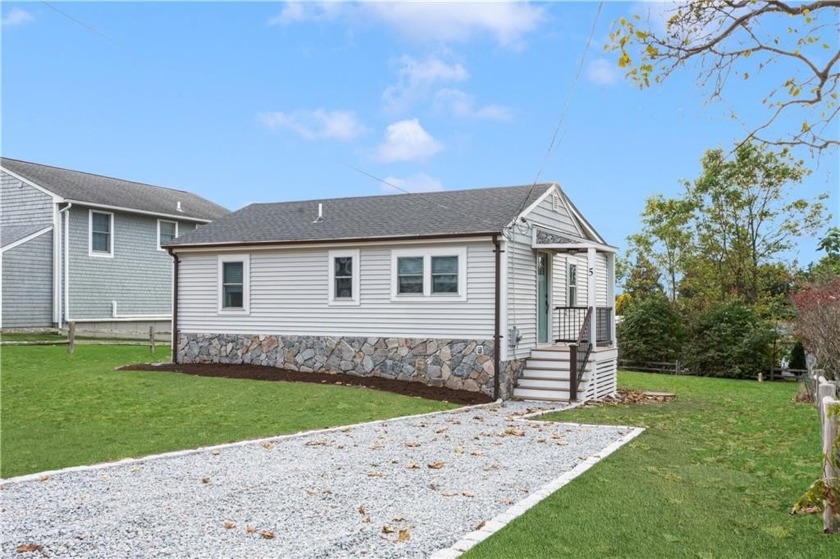 Fully renovated in Jamestown Shores! This 1960's seaside style - Beach Home for sale in Jamestown, Rhode Island on Beachhouse.com