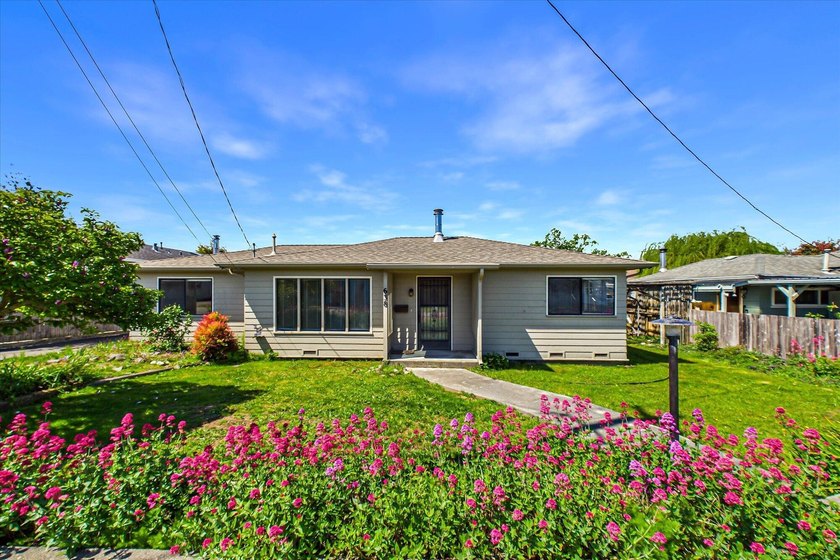 Centrally located in Sunny Fortuna on 1/4 of an acre is this - Beach Home for sale in Fortuna, California on Beachhouse.com