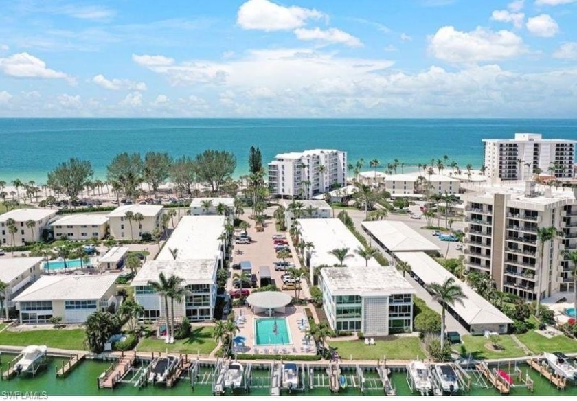 This fully updated 2-bedroom, 2-bathroom condo is a true gem - Beach Home for sale in Naples, Florida on Beachhouse.com