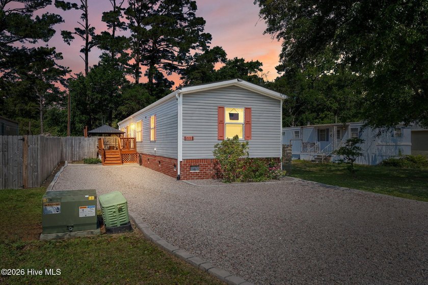 Welcome to easy coastal living at 211 NE 76th Street on Oak - Beach Home for sale in Oak Island, North Carolina on Beachhouse.com