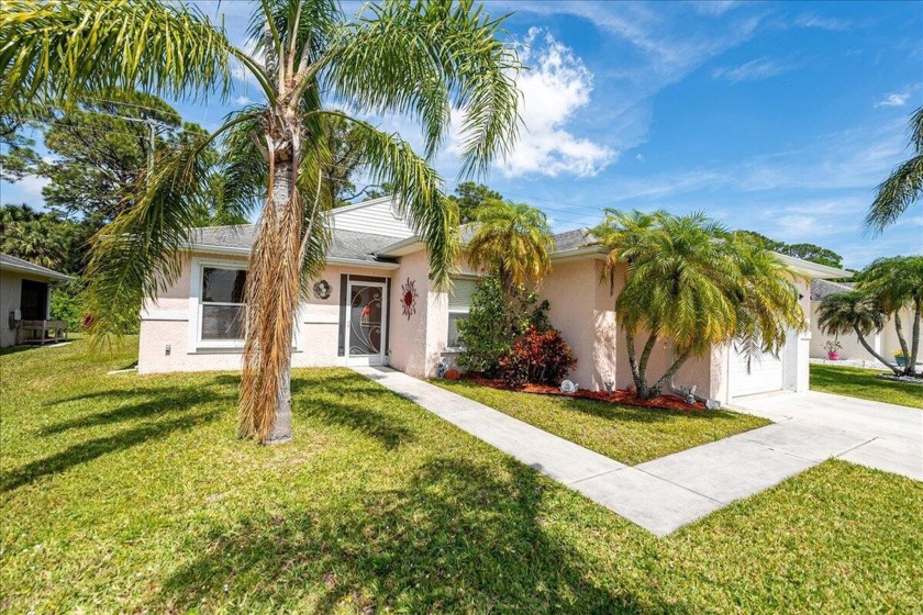 Beautiful, well-kept, 2 bed, 2 bath home s located on a quiet - Beach Home for sale in Fort Pierce, Florida on Beachhouse.com