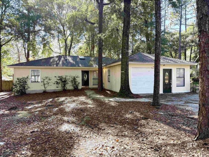 NEW fortified roof! ALL HARD SURFACE FLOORS. NO CARPET. Fully - Beach Home for sale in Daphne, Alabama on Beachhouse.com