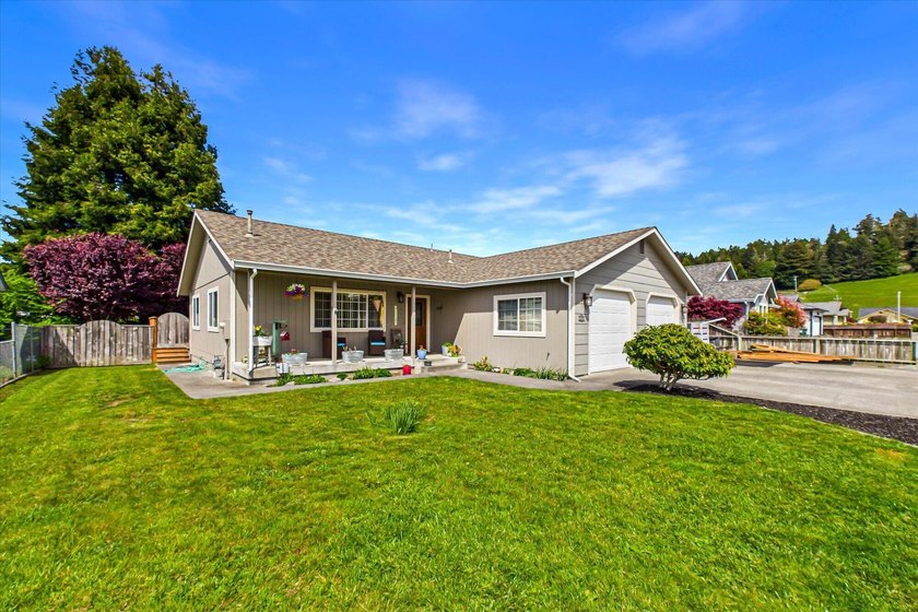 Full pest clearance! One owner and clearly well cared for, this - Beach Home for sale in Fortuna, California on Beachhouse.com