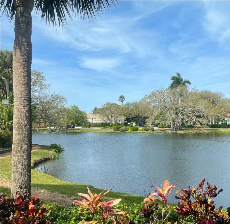 Completely Remodeled Beautiful First Floor Lakeside Villa with - Beach Home for sale in Vero Beach, Florida on Beachhouse.com