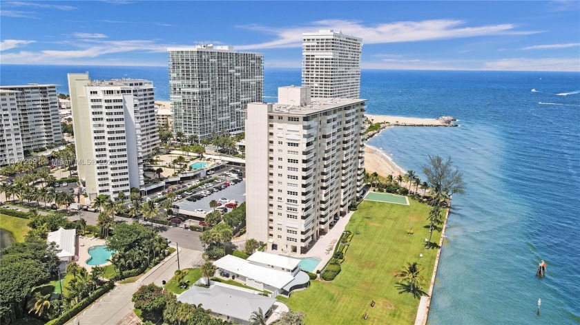 Extremely spacious 3 bedroom, 2.5 bathroom condo unit in the - Beach Condo for sale in Fort Lauderdale, Florida on Beachhouse.com