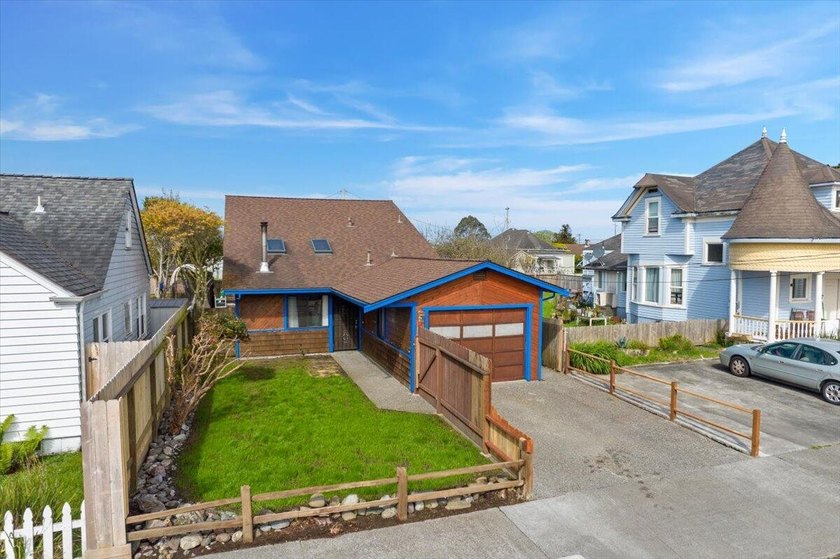 Open House May 9th from 1-3pm.Move in ready and packed with - Beach Home for sale in Eureka, California on Beachhouse.com