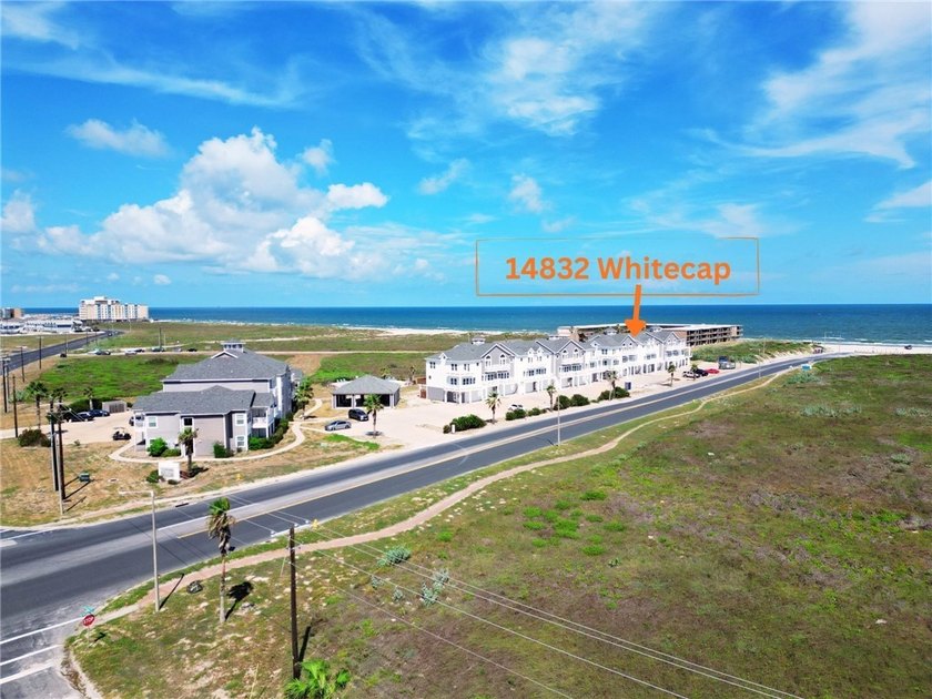 Welcome to a beautifully refreshed townhome designed for those - Beach Townhome/Townhouse for sale in Corpus Christi, Texas on Beachhouse.com