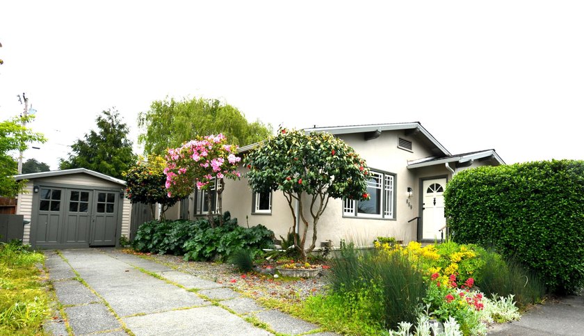 Beautifully maintained Craftsman home blends classic charm with - Beach Home for sale in Fortuna, California on Beachhouse.com