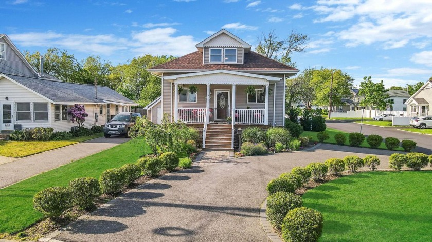 Welcome to 37 Brightwood St, Patchogue, NY--an exceptional - Beach Home for sale in Patchogue, New York on Beachhouse.com