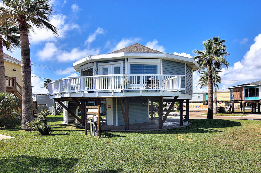 Fabulous stilted home! Community pool! - Beach Vacation Rentals in Port Aransas, Texas on Beachhouse.com