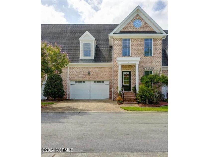 Luxury townhome located in the sought after golf community of - Beach Townhome/Townhouse for sale in New Bern, North Carolina on Beachhouse.com