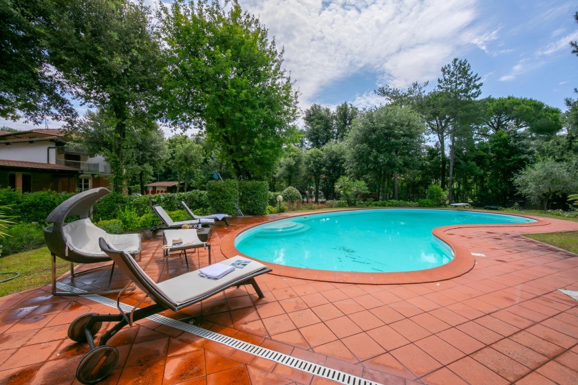 Villa Piero with pool - Beach Vacation Rentals in Marina di Pietrasanta, Tuscany on Beachhouse.com