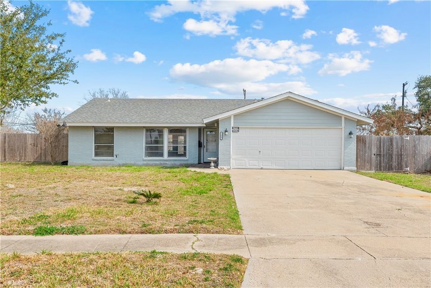 Charming 3-bedroom, 2-bath home in the heart of Aransas Pass! - Beach Home for sale in Aransas Pass, Texas on Beachhouse.com