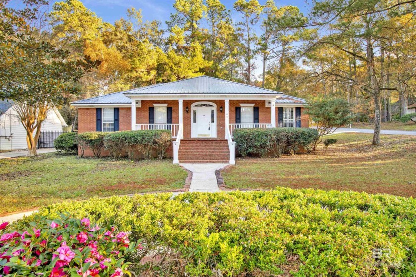 Charming 3-Bedroom, 2-Bath Home in Lake Forest. This inviting - Beach Home for sale in Daphne, Alabama on Beachhouse.com