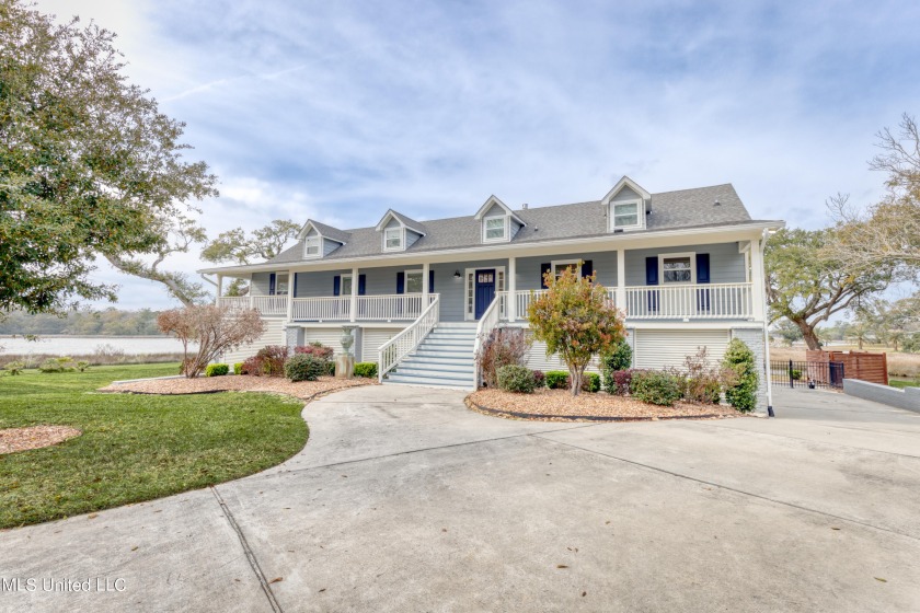 Welcome home to your pristine coastal retreat in Ocean Springs! - Beach Home for sale in Ocean Springs, Mississippi on Beachhouse.com