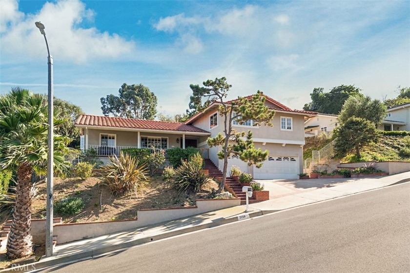 A great family home with a great family floor plan and in - Beach Home for sale in Rancho Palos Verdes, California on Beachhouse.com
