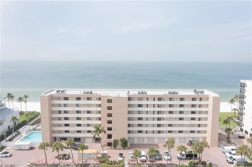 This beautifully updated 2 bedroom, 2 bathroom condo offers - Beach Condo for sale in Naples, Florida on Beachhouse.com
