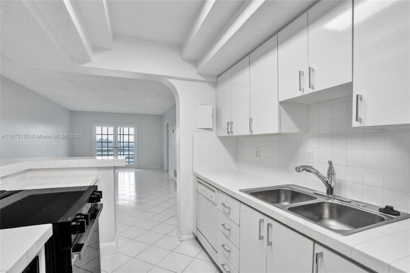 Largest unit in complex!! Prime location in the heart of Fort - Beach Condo for sale in Fort Lauderdale, Florida on Beachhouse.com