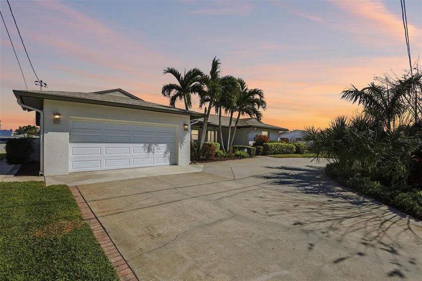 Welcome to 3963 14th St NE in St. Petersburg, a stunning, fully - Beach Home for sale in St. Petersburg, Florida on Beachhouse.com