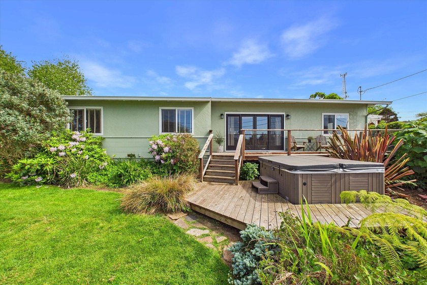 Views, natural light, and easy entertaining. This Humboldt Hill - Beach Home for sale in Eureka, California on Beachhouse.com