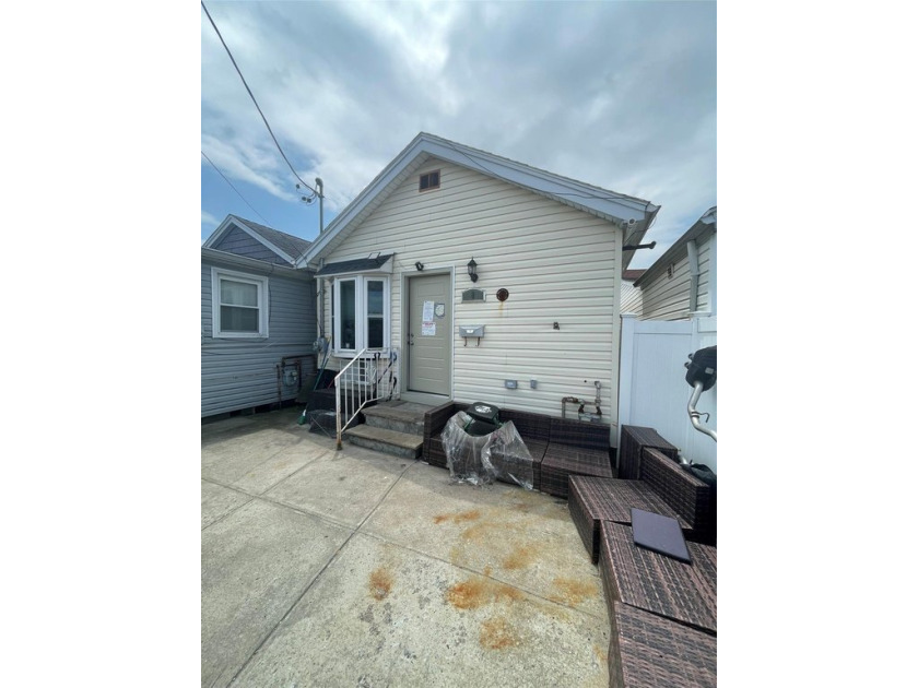 Great opportunity to own in Howard Beach! 2 BR 1 BA property - Beach Home for sale in Howard Beach, New York on Beachhouse.com