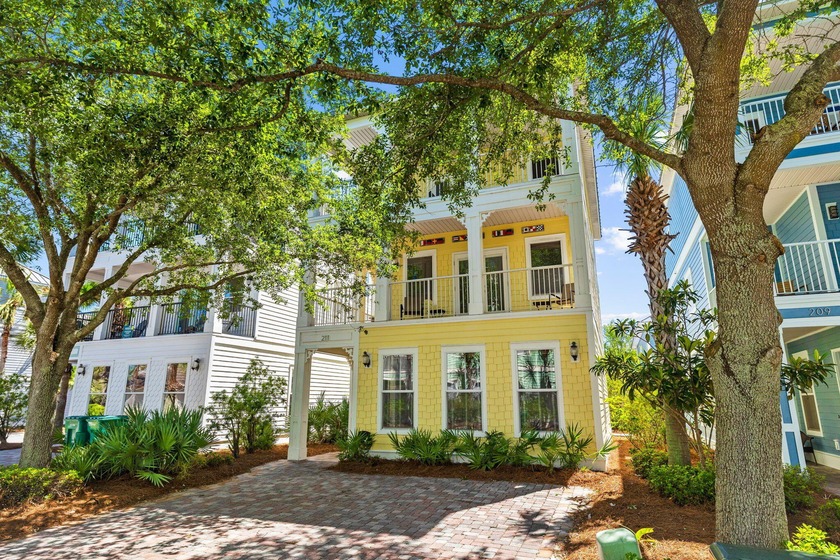 *SELLER OFFERING SUBSTANTIAL RENOVATION CREDIT* Step into luxury - Beach Home for sale in Destin, Florida on Beachhouse.com