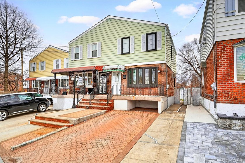Beautiful semi-detached single-family home located in the highly - Beach Home for sale in Bronx, New York on Beachhouse.com