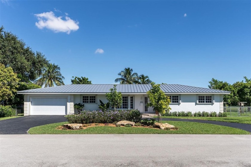 Welcome to your peaceful waterfront retreat in North Palmetto - Beach Home for sale in Palmetto Bay, Florida on Beachhouse.com