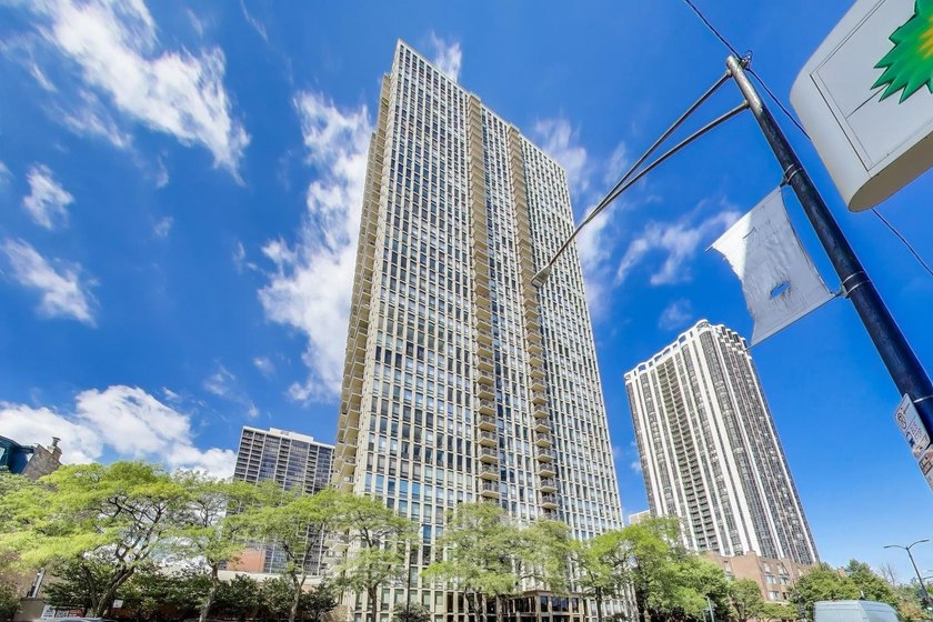 Welcome home to Old Town's most sought-after high rise! - Beach Condo for sale in Chicago, Illinois on Beachhouse.com