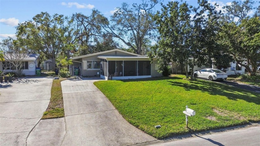 Welcome to 10600 Blossom Lake Drive, a beautifully maintained - Beach Home for sale in Seminole, Florida on Beachhouse.com