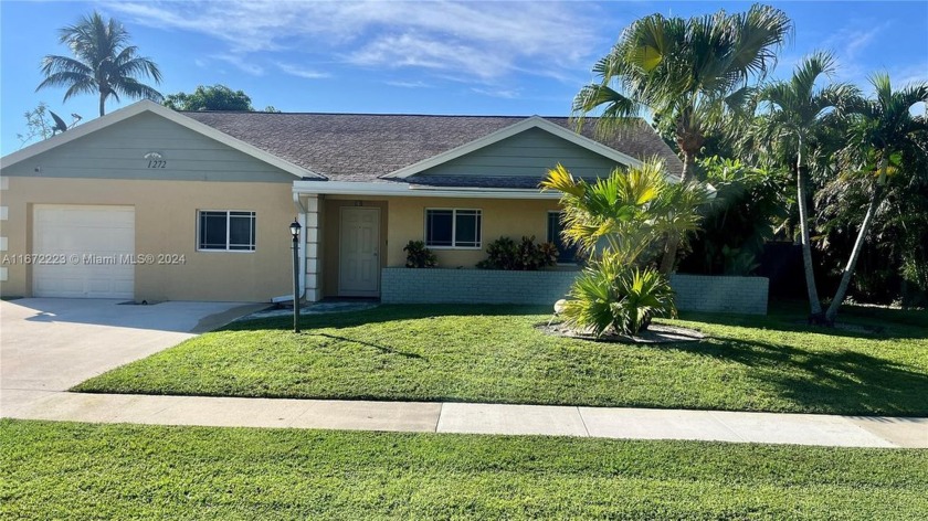 3/2 home nestled in the heart of Wellington, close to top rated - Beach Home for sale in Wellington, Florida on Beachhouse.com