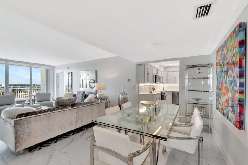 Fabulously updated split en-suite 2 bed/2 bath. Ocean - Beach Condo for sale in Palm Beach, Florida on Beachhouse.com