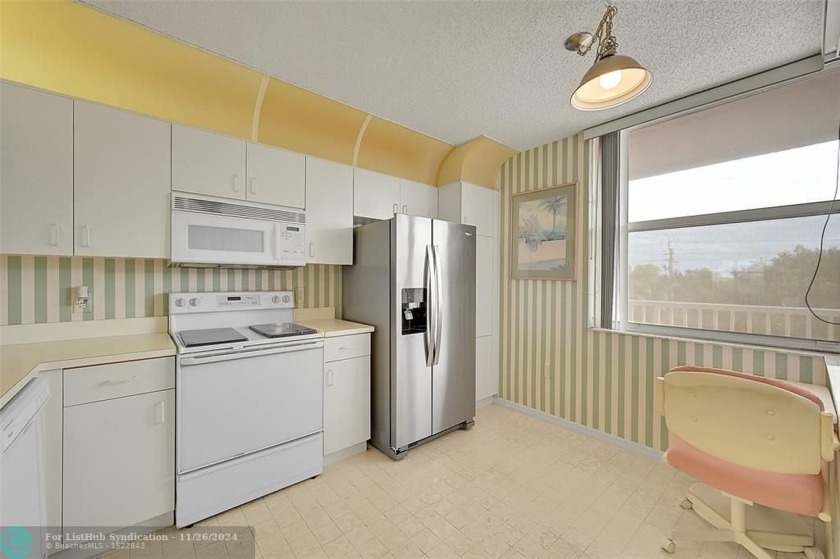 55+ COMMUNITY, THIS UNIT IS ON THE 4th FLOOR, WELL KEPT BUILDING - Beach Condo for sale in Sunrise, Florida on Beachhouse.com