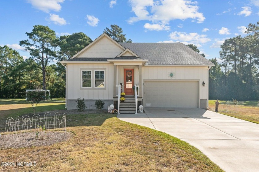 Welcome to this charming 3-bedroom, 2-bathroom home in the - Beach Home for sale in New Bern, North Carolina on Beachhouse.com