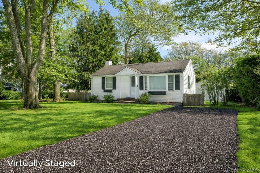 Welcome to your perfect Hamptons retreat in the heart of Hampton - Beach Home for sale in Hampton Bays, New York on Beachhouse.com