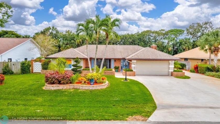 BEAUTIFULLY UPDATED 3BEDROOM/3BATH POOL HOME IN THE HEART OF - Beach Home for sale in Palm Beach Gardens, Florida on Beachhouse.com