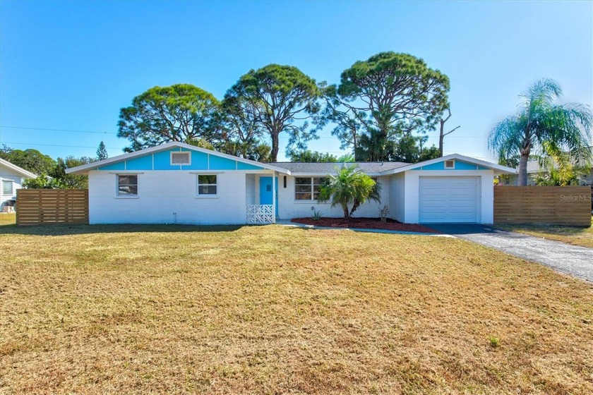 Under contract-accepting backup offers. Welcome to your charming - Beach Home for sale in Venice, Florida on Beachhouse.com